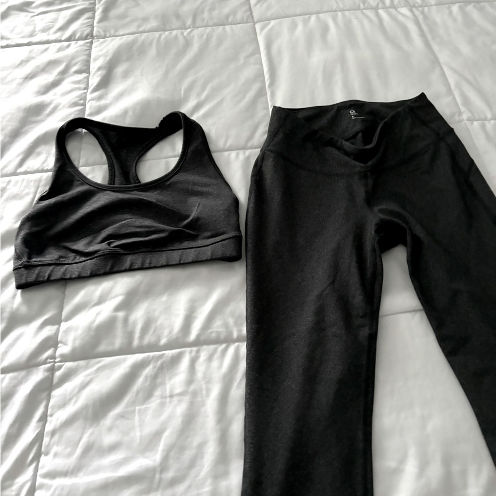 Matching sports bra and leggings, dark grey, Gap